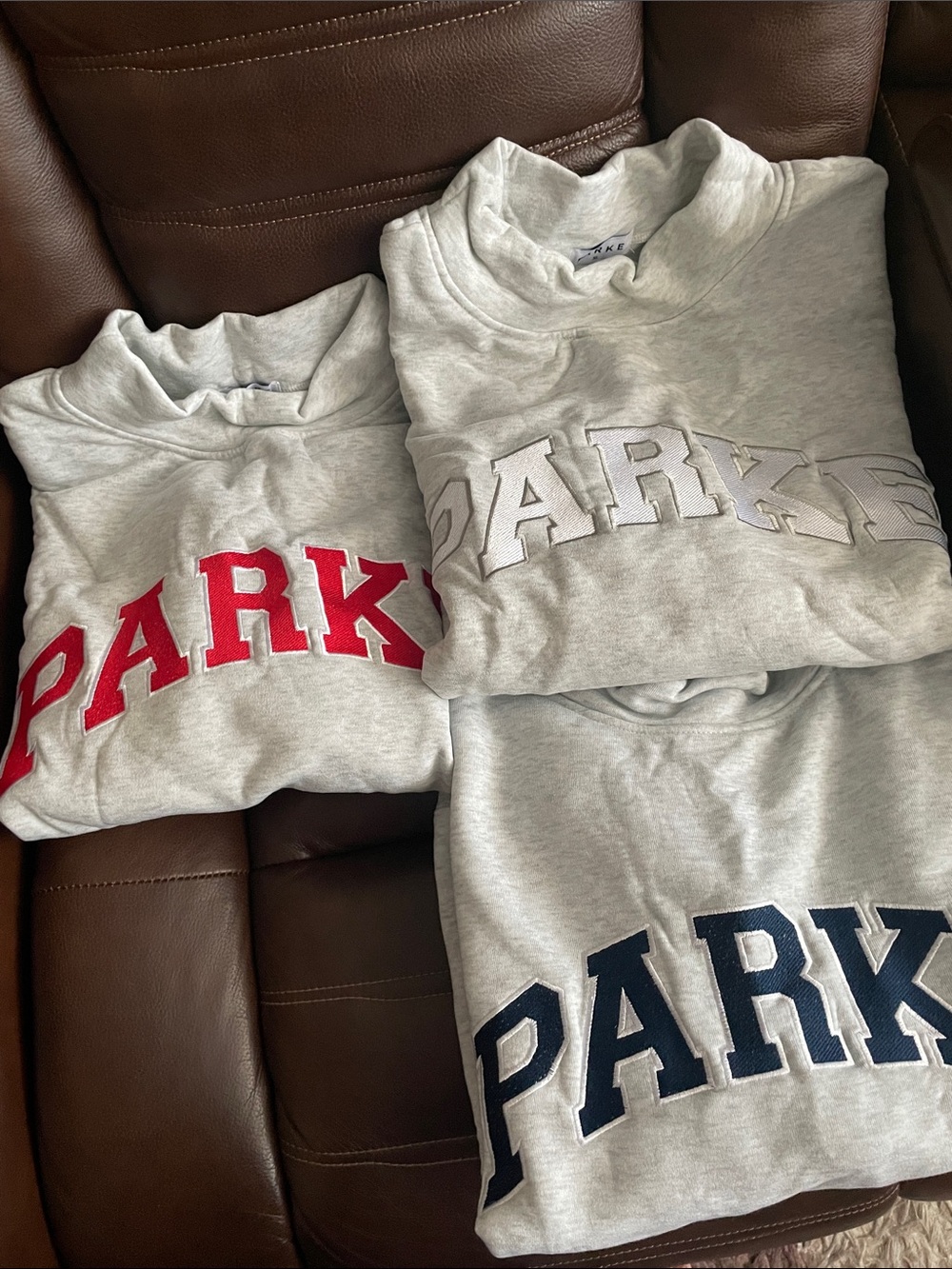 New sweatshirt Women's Gray Crewneck Sweatshirt with Classic Logo size large